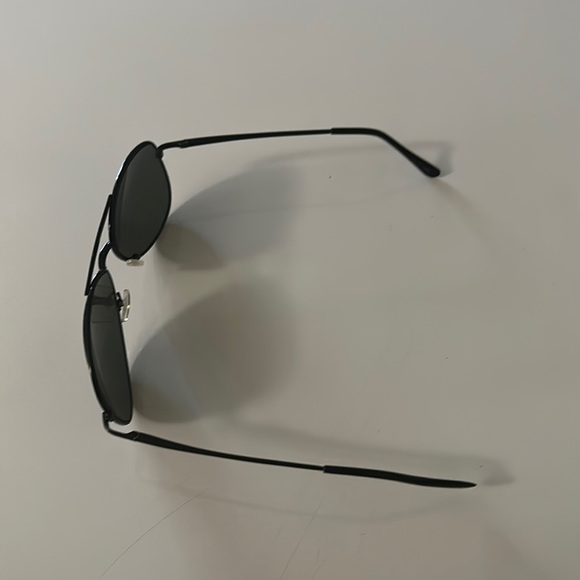 Sunglasses 🕶️ - Picture 2 of 3